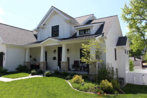 Trust a James Hardie siding contractor in Ladue, MO for your new white siding